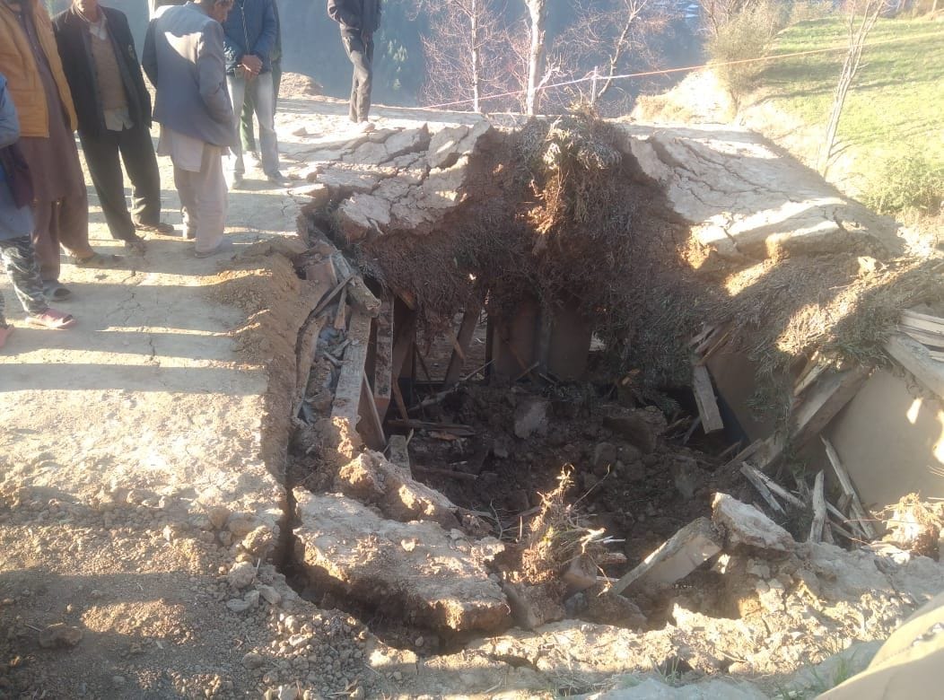 roof broken of house in chamba
