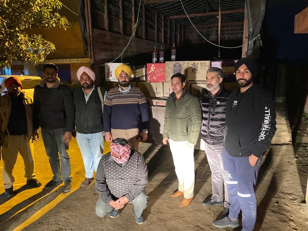 Police arrested driver who carrying illegal liquor in canter
