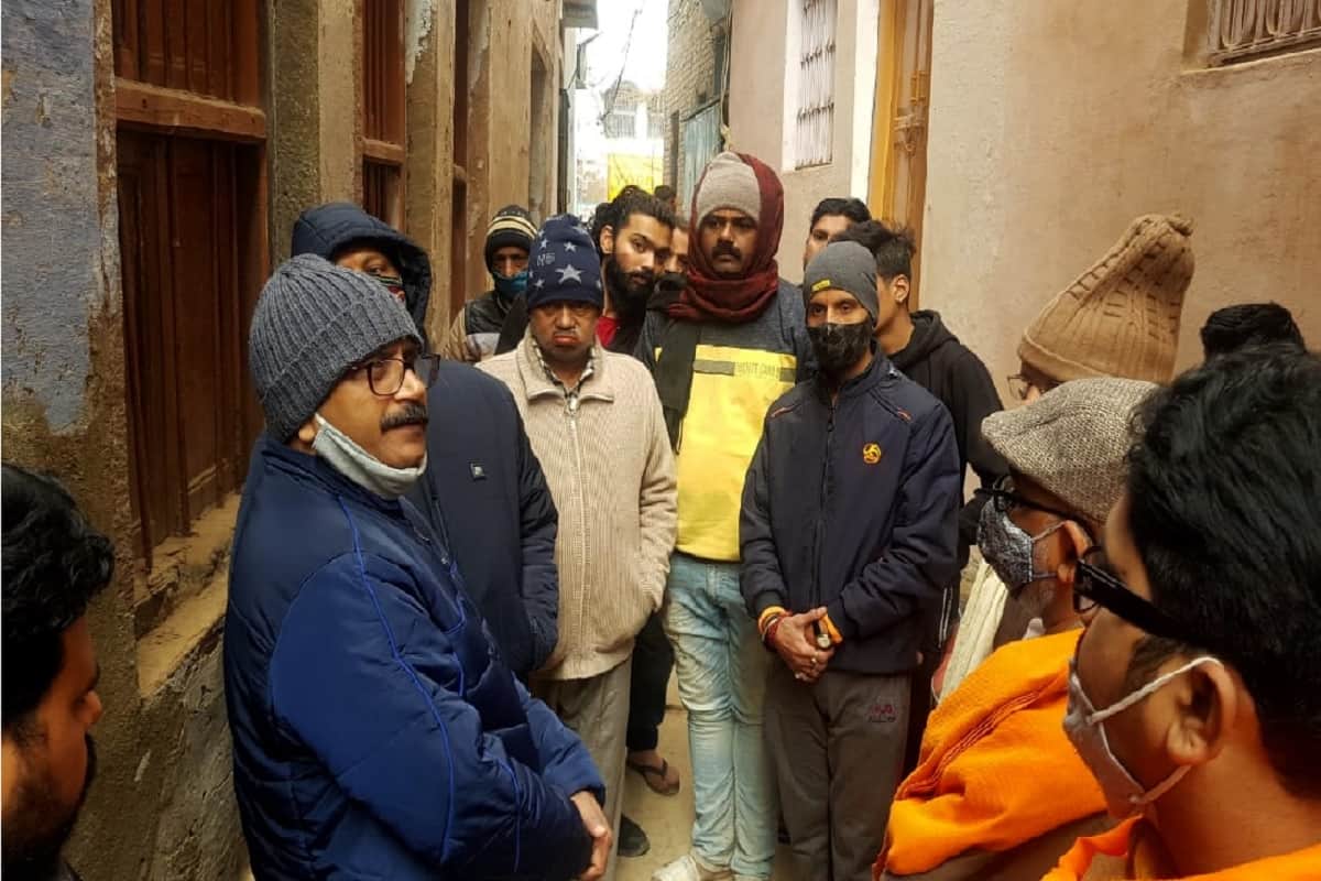 Varanasi news people are in trouble from dilapidated house