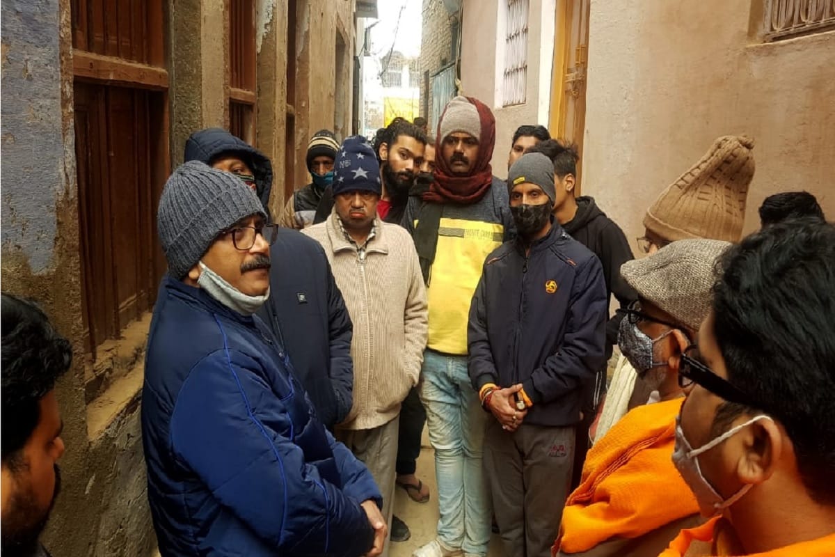 Varanasi news people are in trouble from dilapidated house