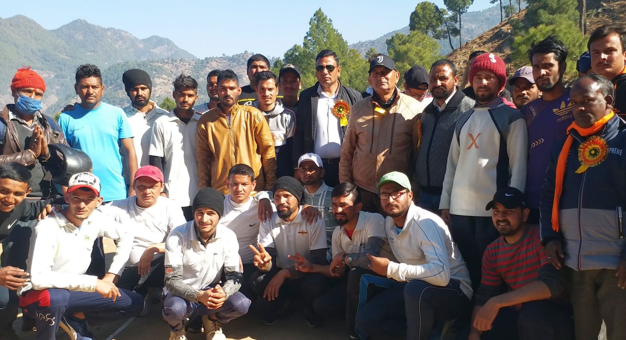Kutiyagair Wins Cricket Trophy