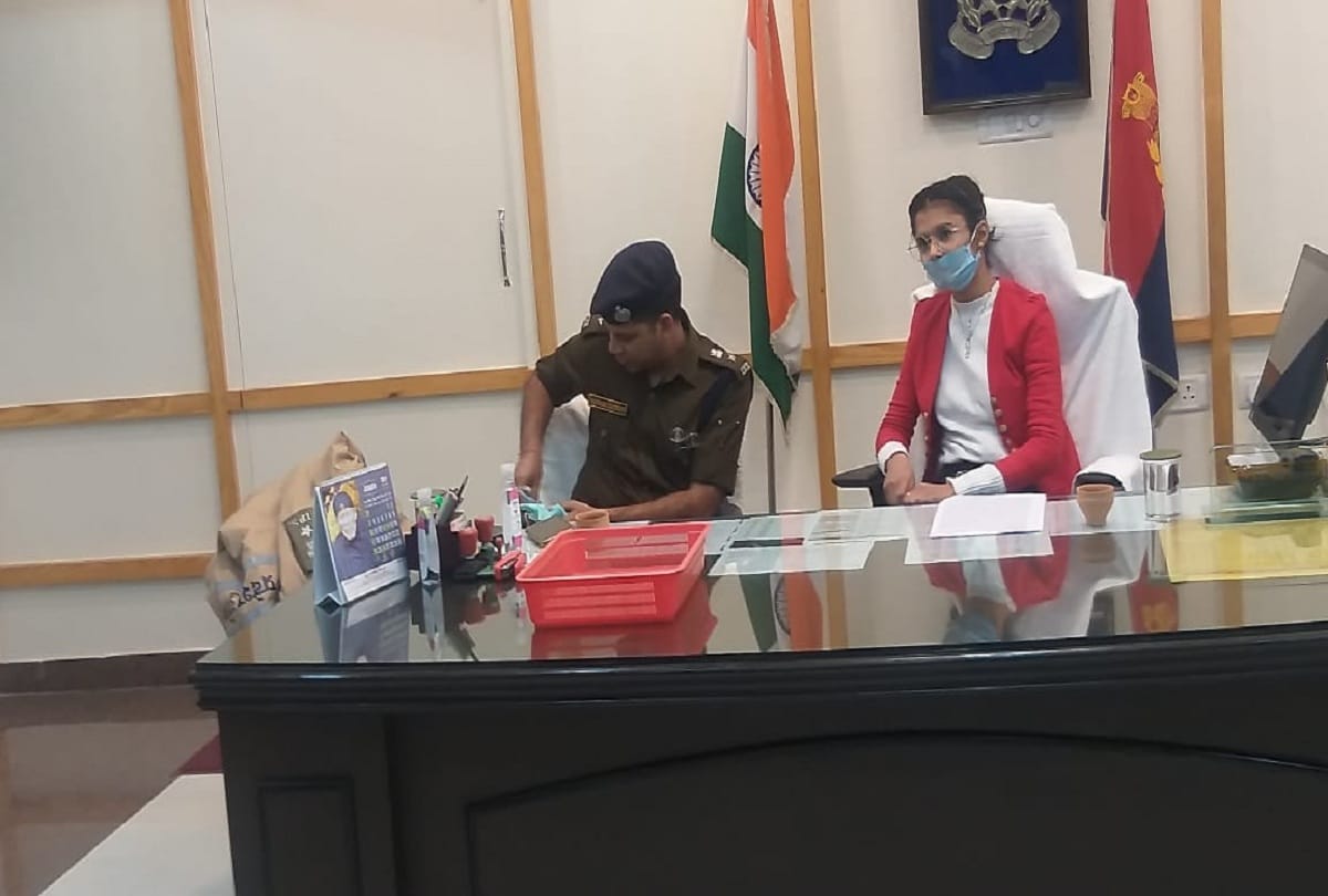 student Monika Gupta SSP of Moradabad Order to file a case against three divorce victims