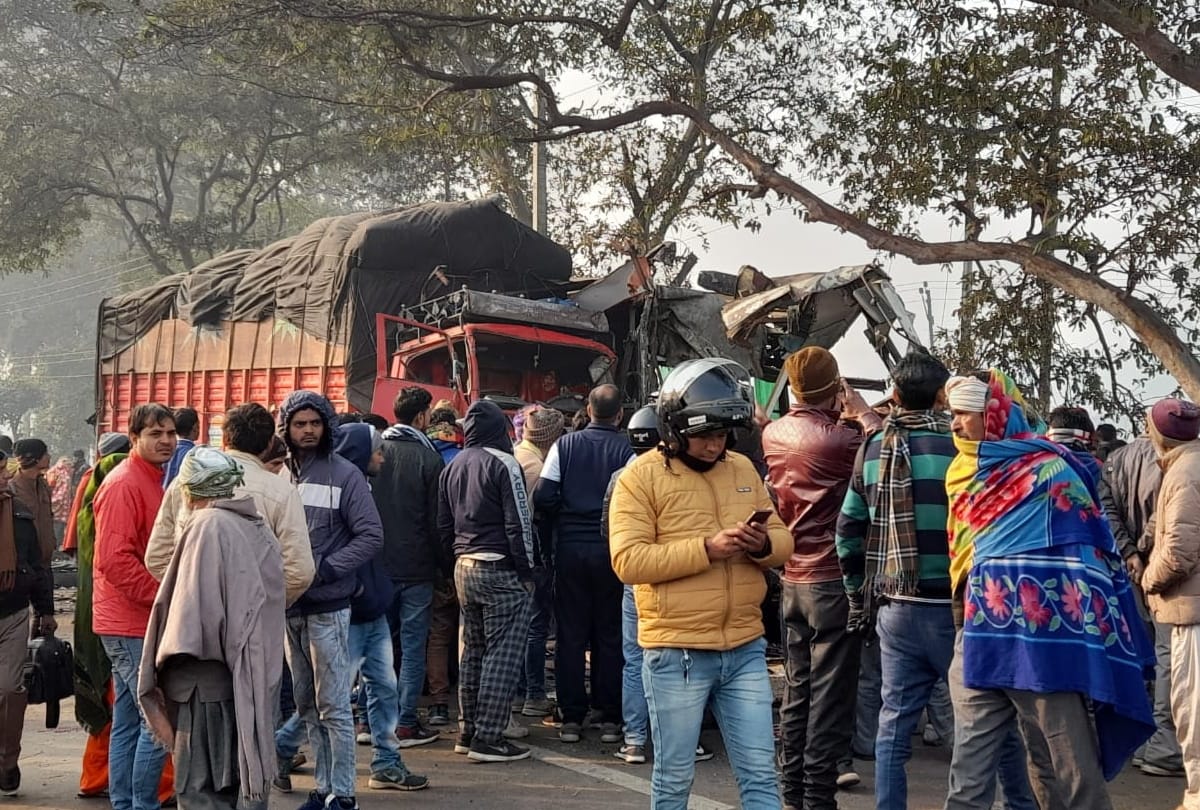 moradabad road accident on UP Agra-Moradabad highway 11 died