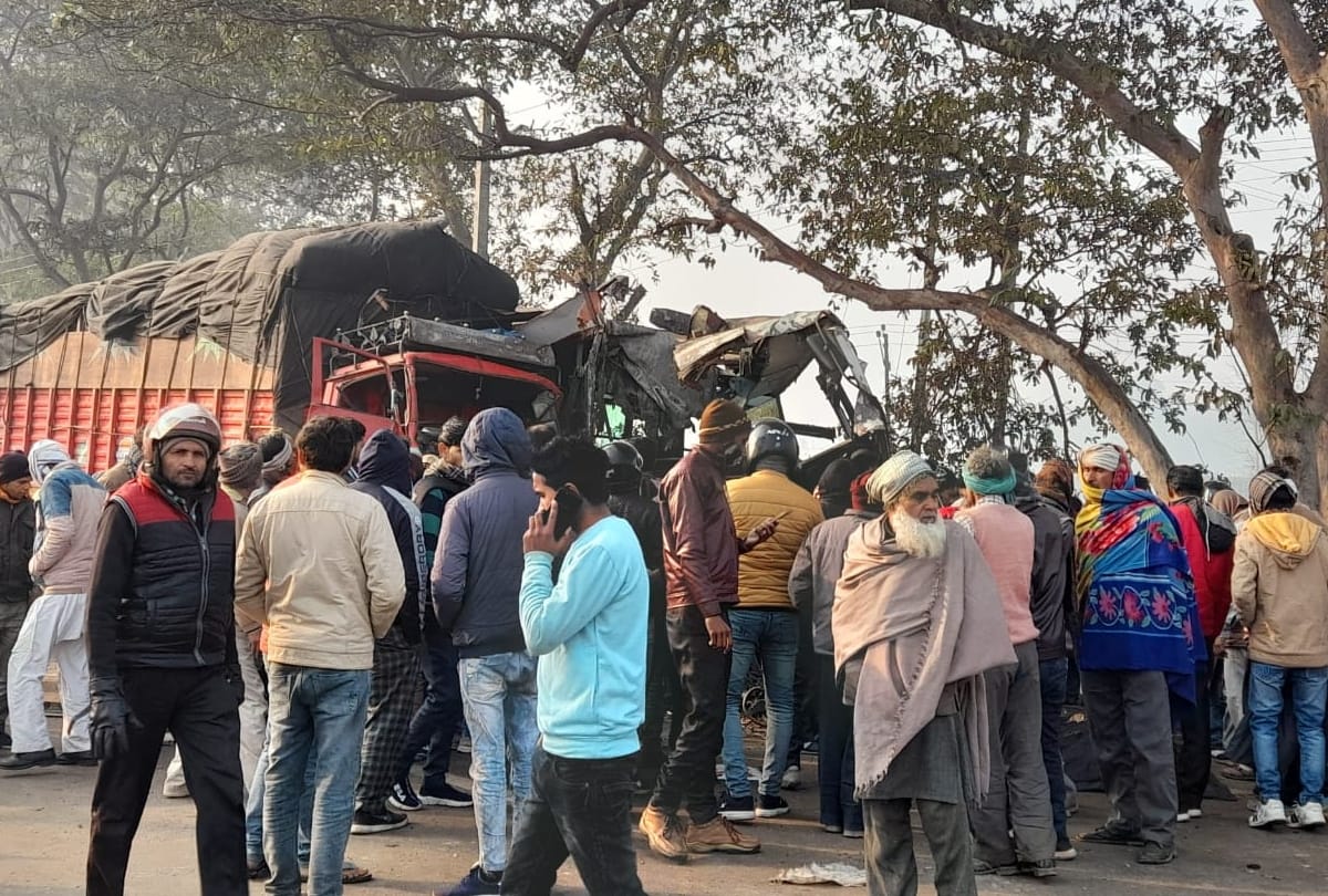road accident on UP Agra-Moradabad highway many killed in Moradabad CM announces ex-gratia for kin of deceased