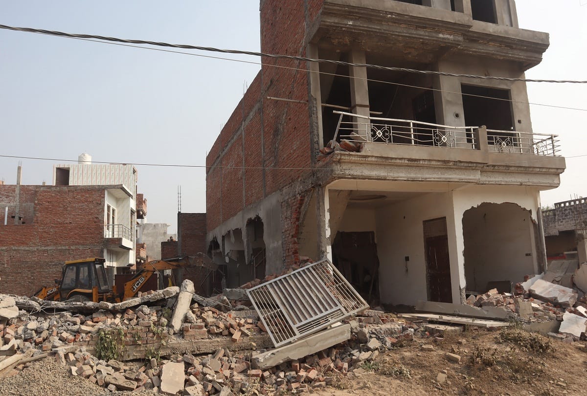 Lukman Nate close to Atiq Ahmed and bulldozer of PDA went to Sabu's house