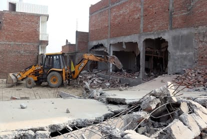 Lukman Nate close to Atiq Ahmed and bulldozer of PDA went to Sabu's house