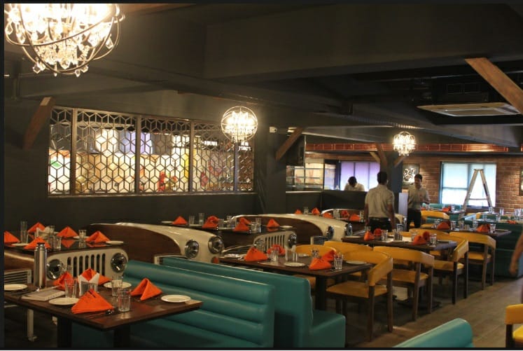 uttarakhand news : Ambassador and jeep unique restaurant in dehradun