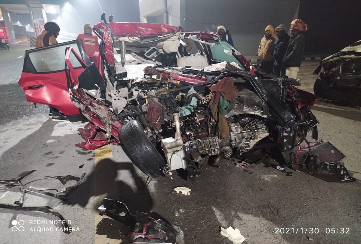 3 dead, several injured in car-truck collision in UP