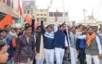 संडीला में रथयात्रा में शामिल श्रद्धालु। संवाद