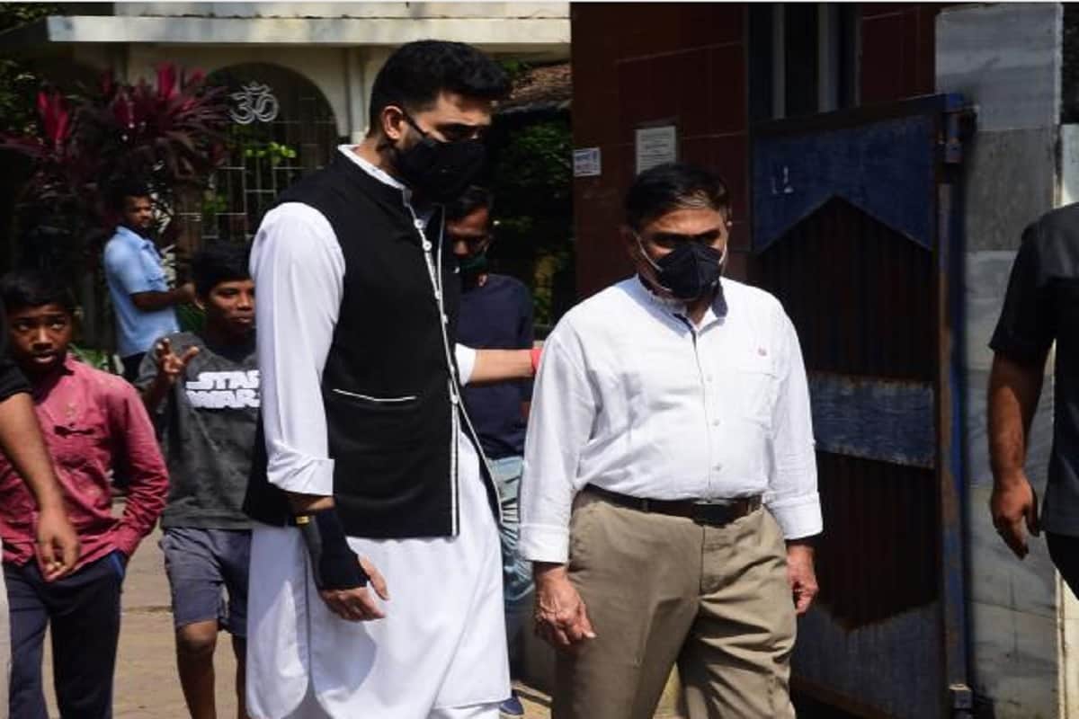 Abhishek Bachchan attends producer Bunty Walia father funeral See in pics