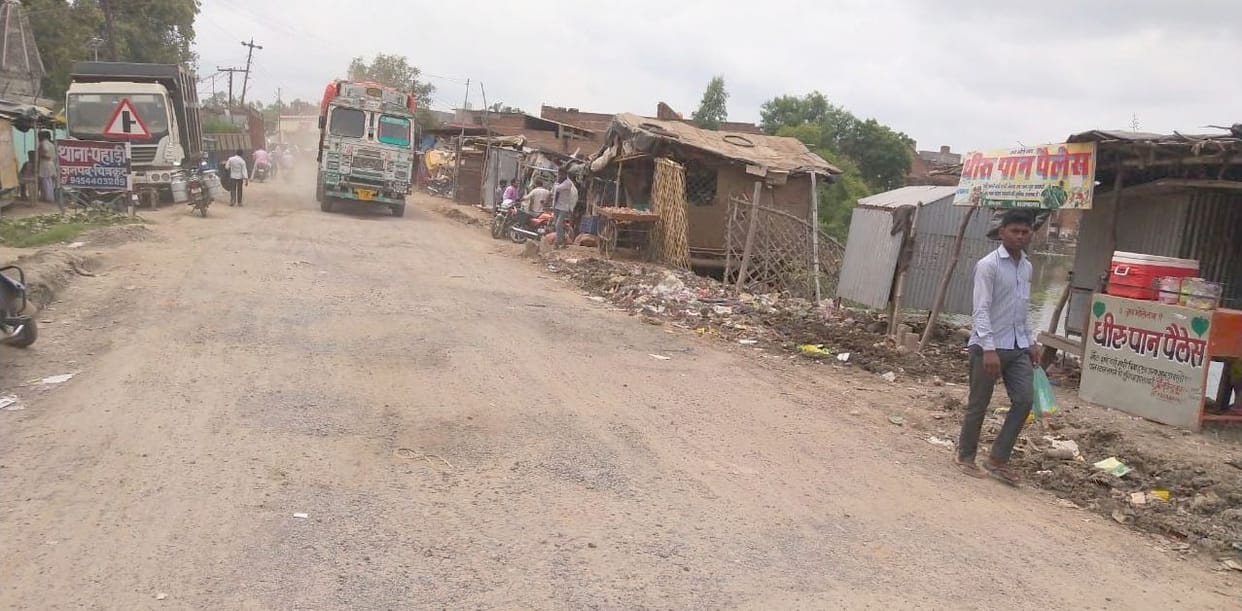 Karvi-Rajapur road is in disarray, fury among people