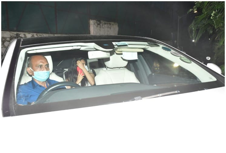 Kiara Advani spotted outside the house of Rumoured Boyfriend Siddharth Malhotra