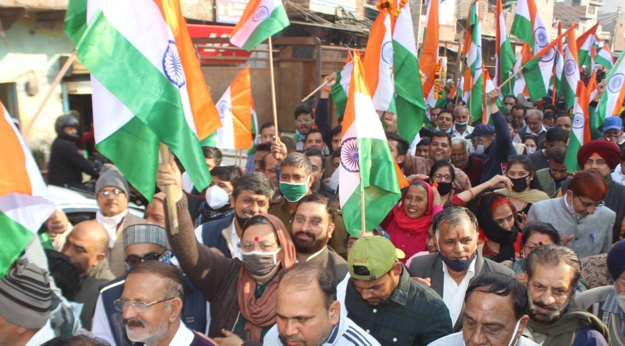 Tricolor trip taken out against violence