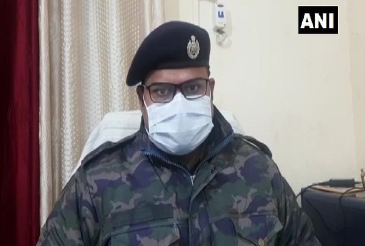Two solvers caught in Moradabad