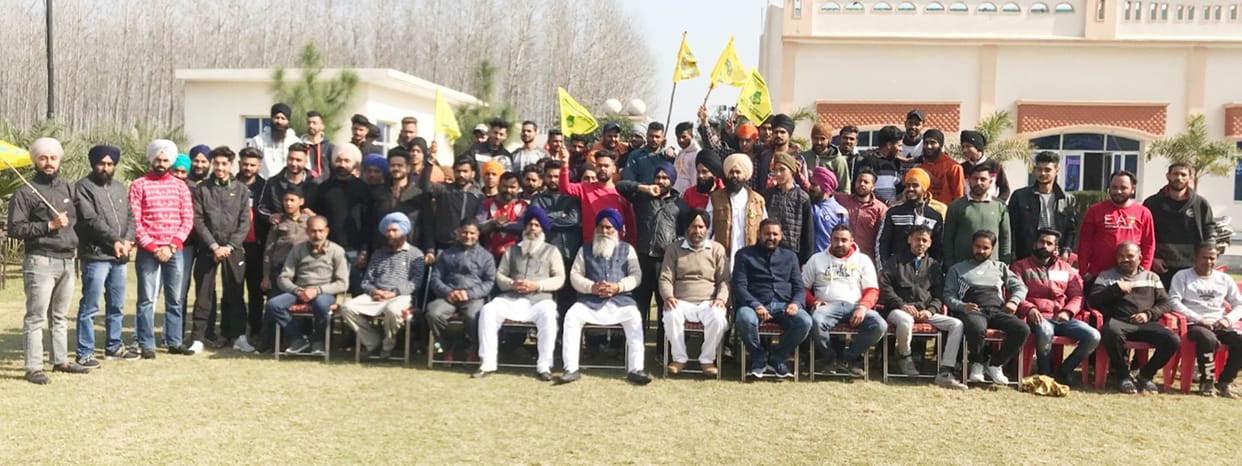 In support of farmers, the entire panchayat left the BJP
