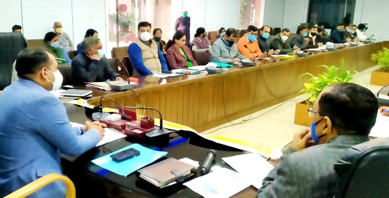 Best health services will be provided to common man: DM