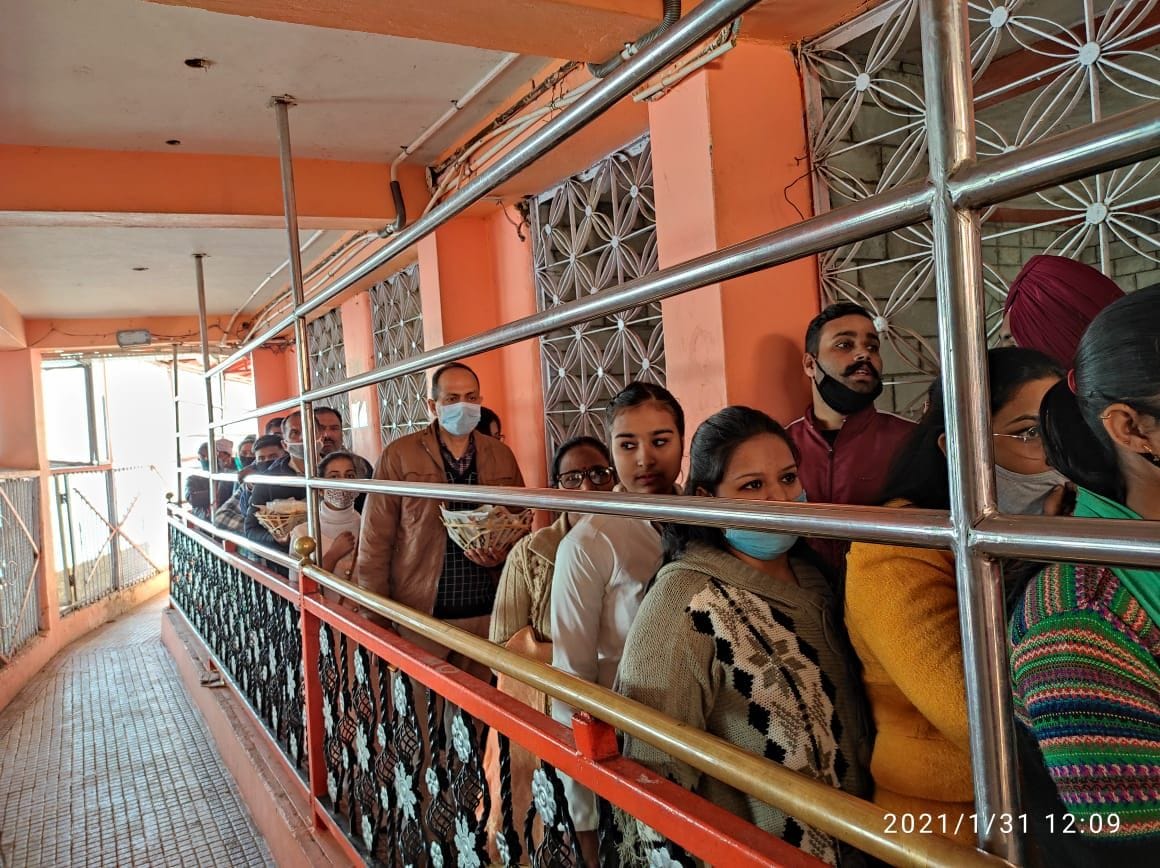 pilgrim reach in diyatshidh temple hamirpur