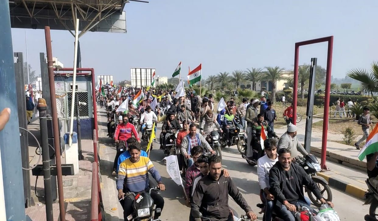 Women on hunger strike at Baddowal toll plaza, farmers crowd on toll plaza