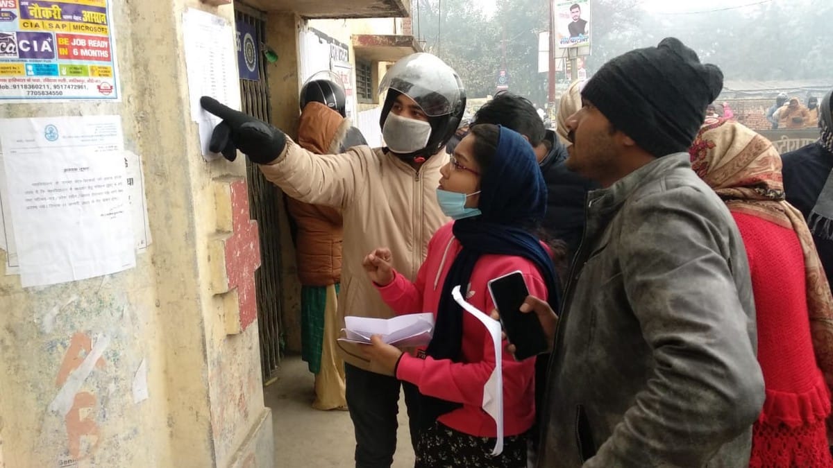 CTET: Organizing seat with Corona Guideline candidates arrive at the examination cente