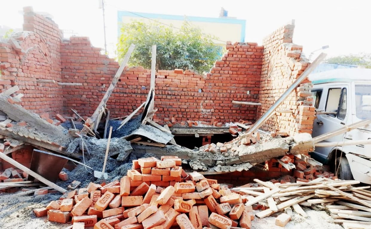 The porch falling in the CHC collapses, workers injured