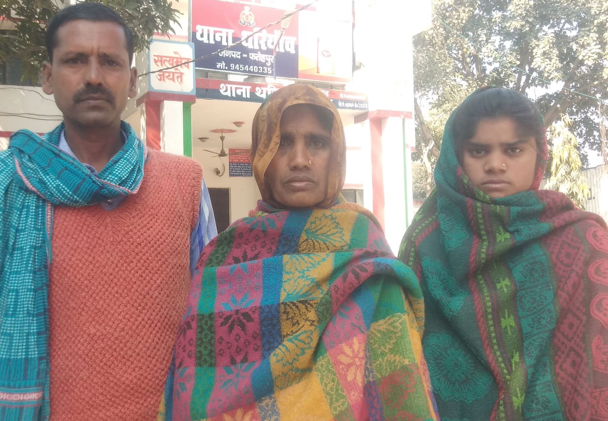 fraud,woman,fathepur news,get a coloney,pretending