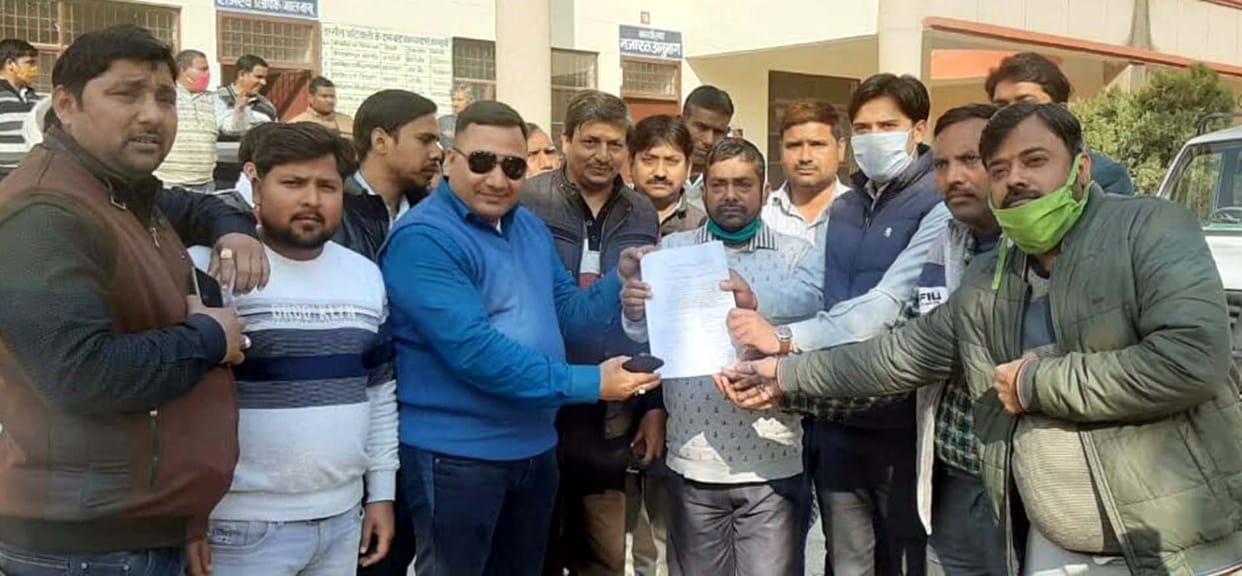 mishra gruop gave the memorandum in favour of SDM