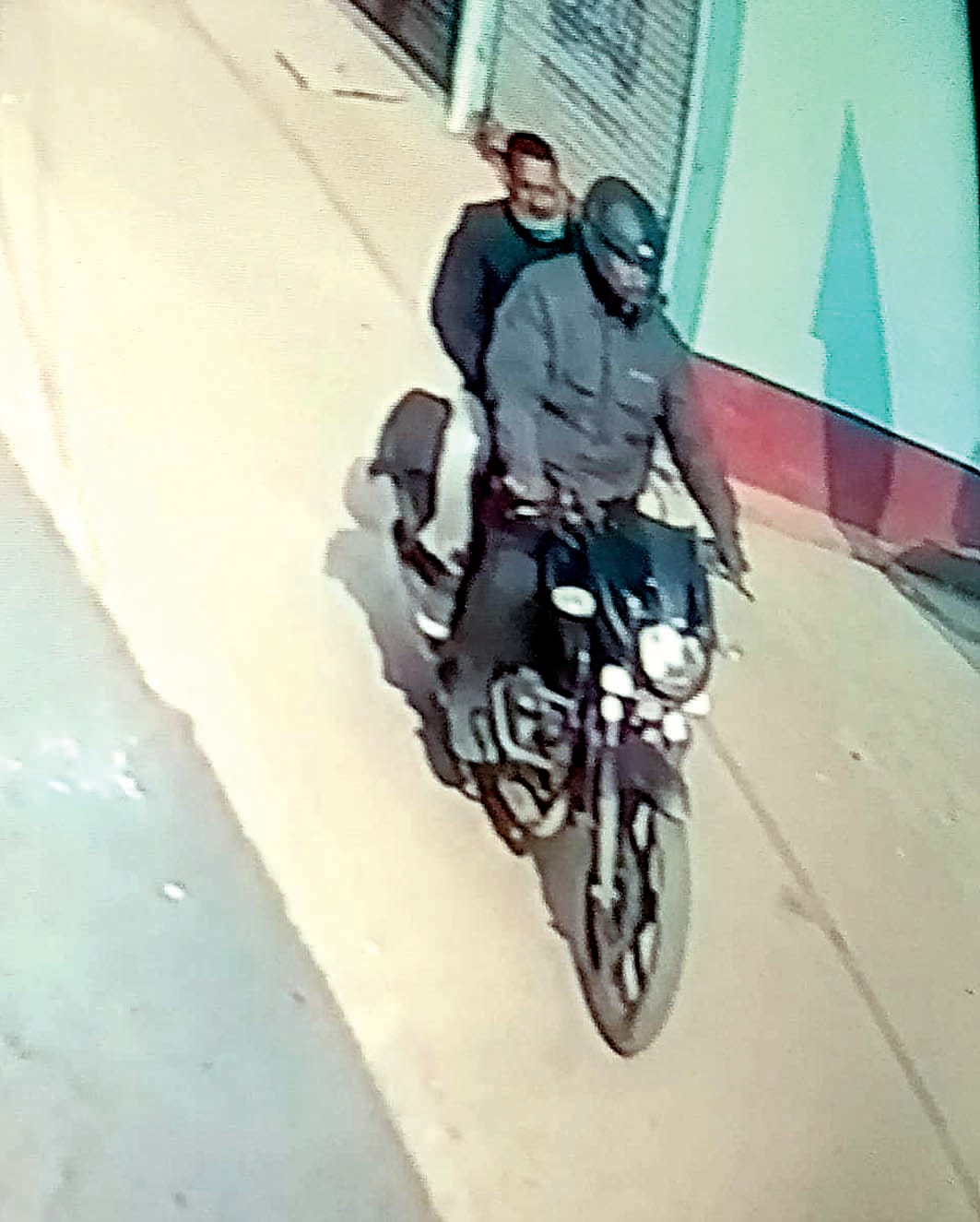 Bike riding miscreants looted a man and his son