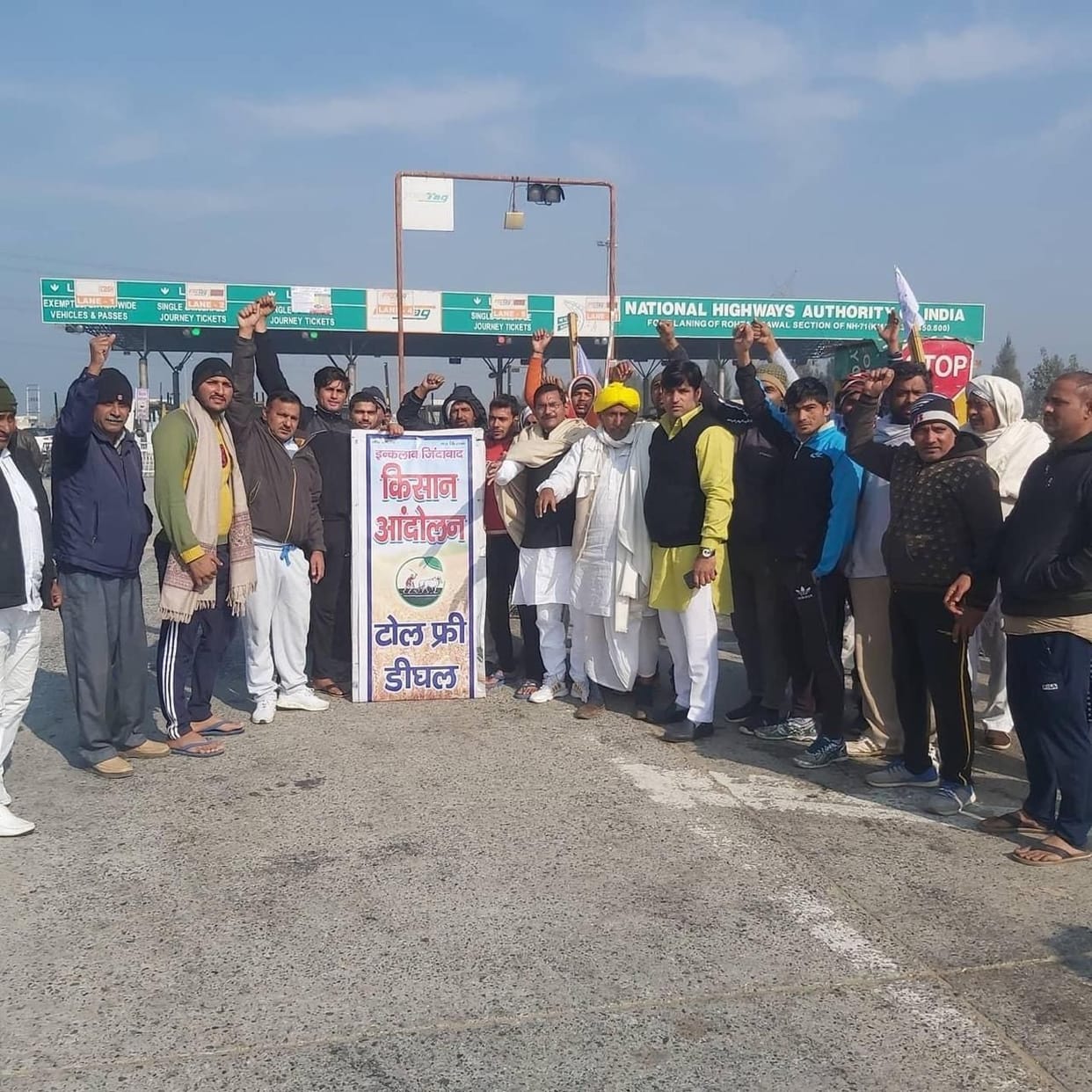 Farmers again made toll free toll, camped on toll