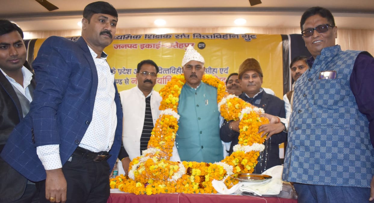 mla,teachers,fathepur news,welcomed,silver crown