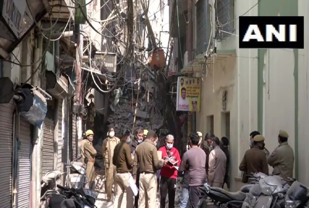 Three storey building collapsed near Ramlila Maidan fire department officials including police reached the spot