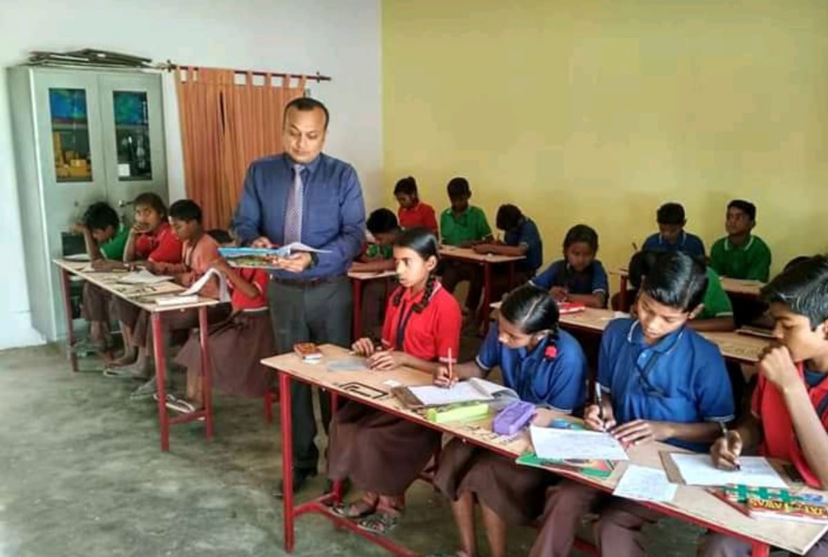 Government school education quality and facility better to convent school in gorakhpur