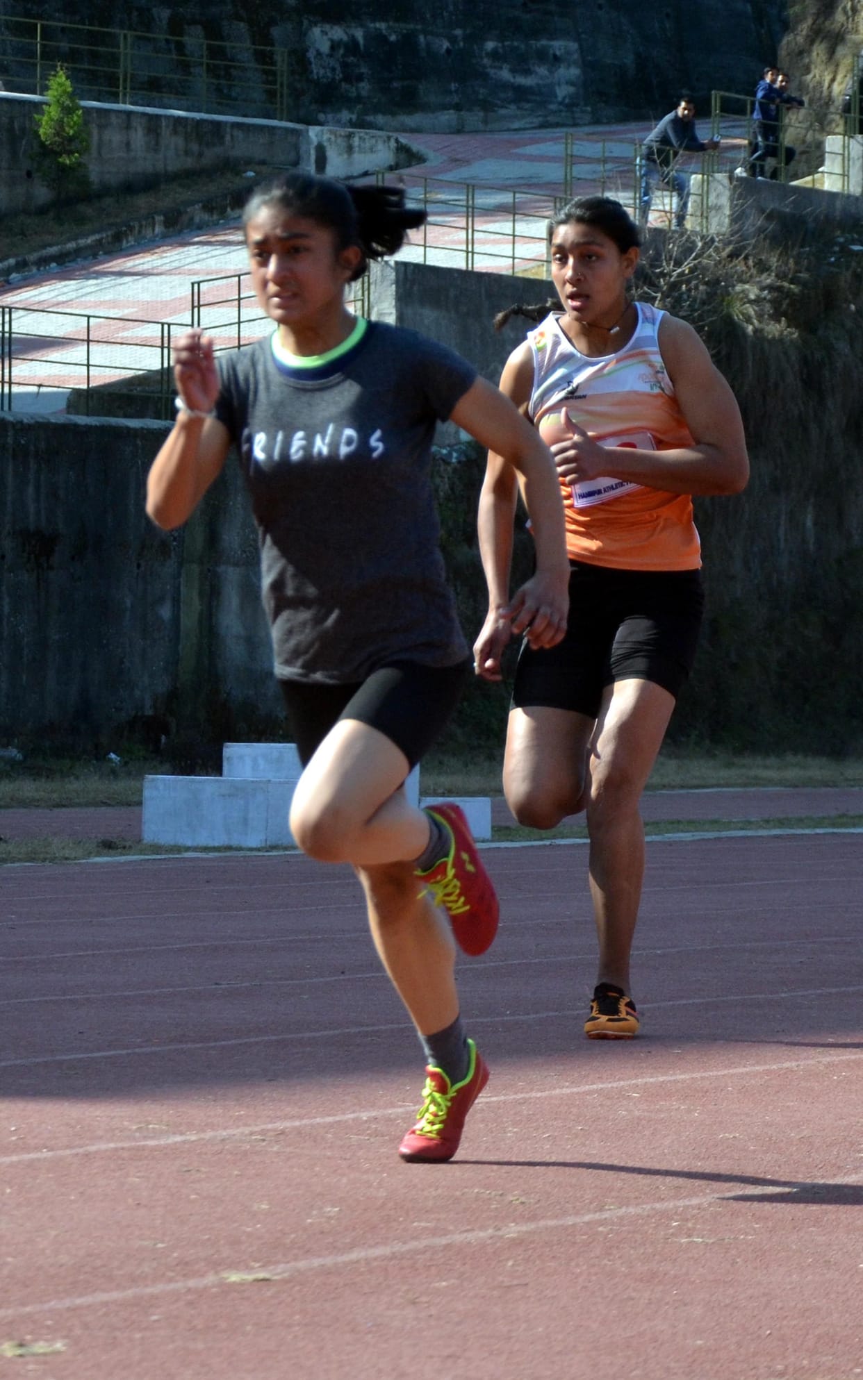 girl show power in athletics hamirpur