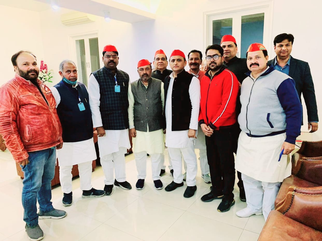 SP workers of the district met Akhilesh Yadav
