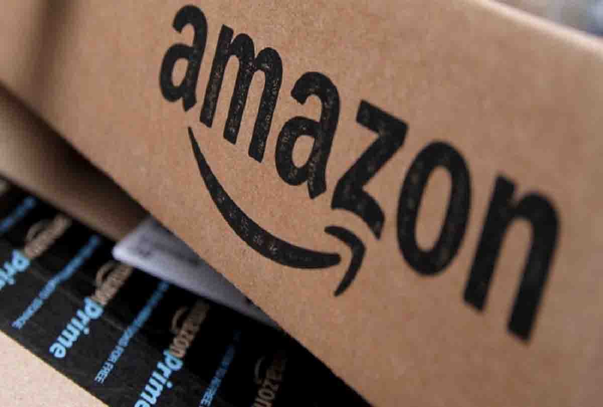 Three million cheating to online shopping company Amazon