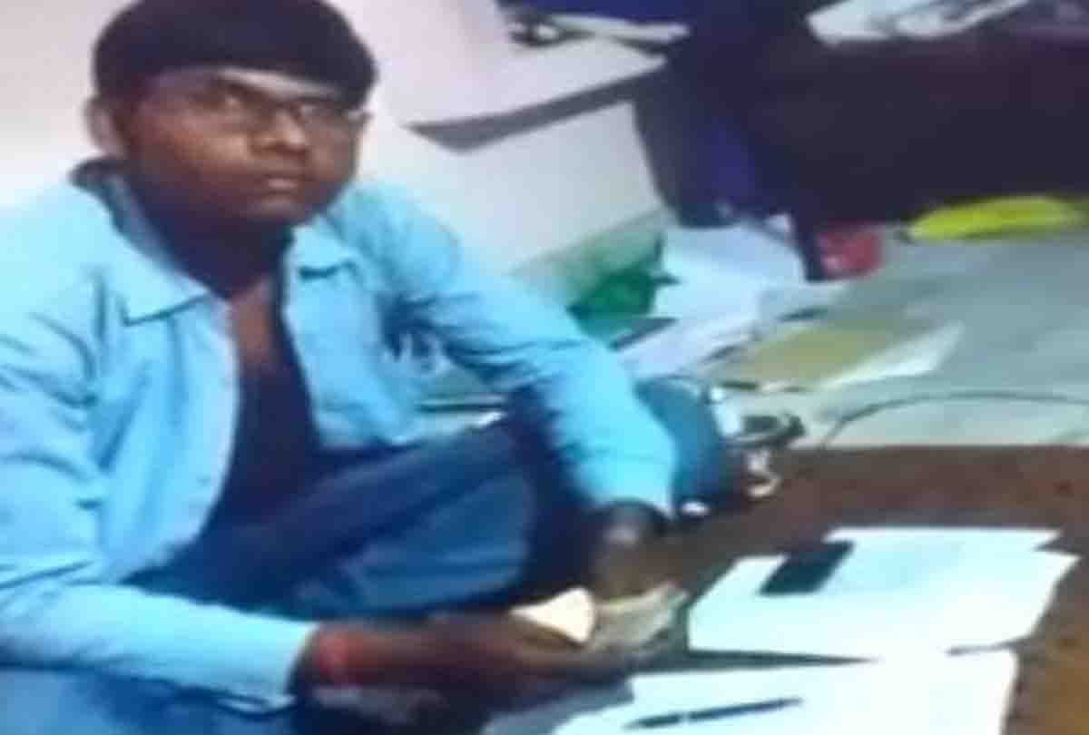 Chitrakoot: JE suspended in connection with viral video, bribe of five thousand was taken from electricity consumer