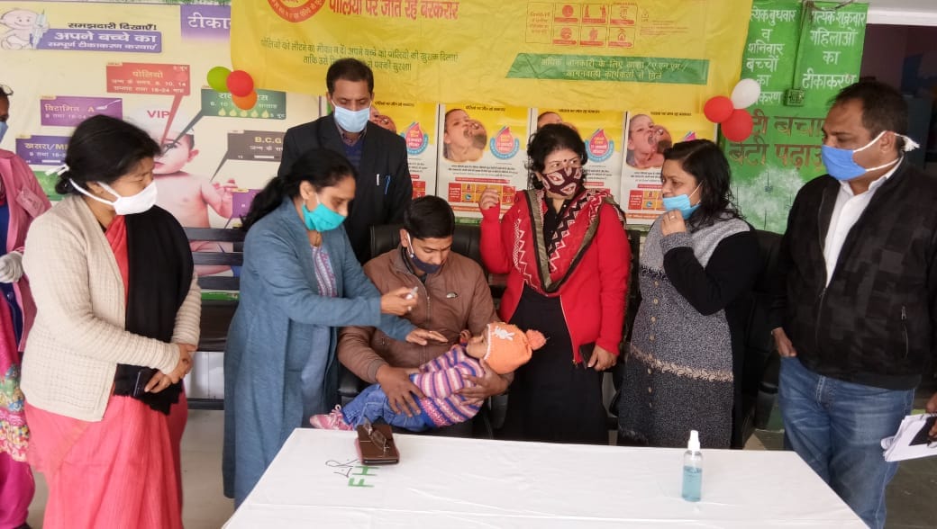 pulse polio vaccination : 12 children in Maharashtra given sanitizer instead of polio drops