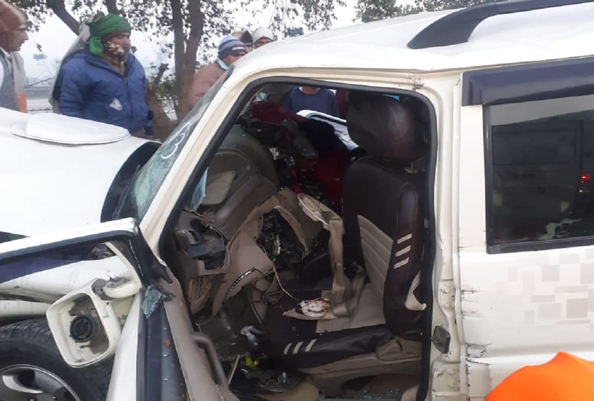 uncontrolled Scorpio overturned after hitting divider In Mathura
