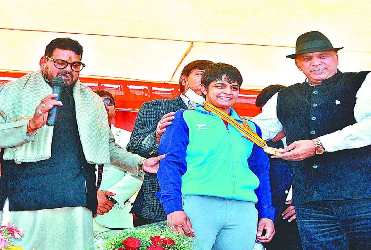 Women Senior National Wrestling Championship Sonam Malik Defeat Sakshi And Wait For Gold Medal