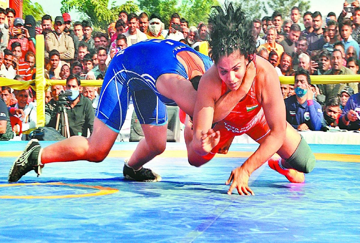Women Senior National Wrestling Championship Sonam Malik Defeat Sakshi And Wait For Gold Medal