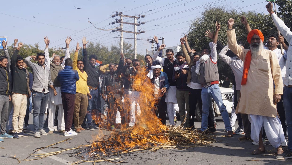 Kisan Andolan: Thousands of factories remain locked due to closure of roads at Tikri border.