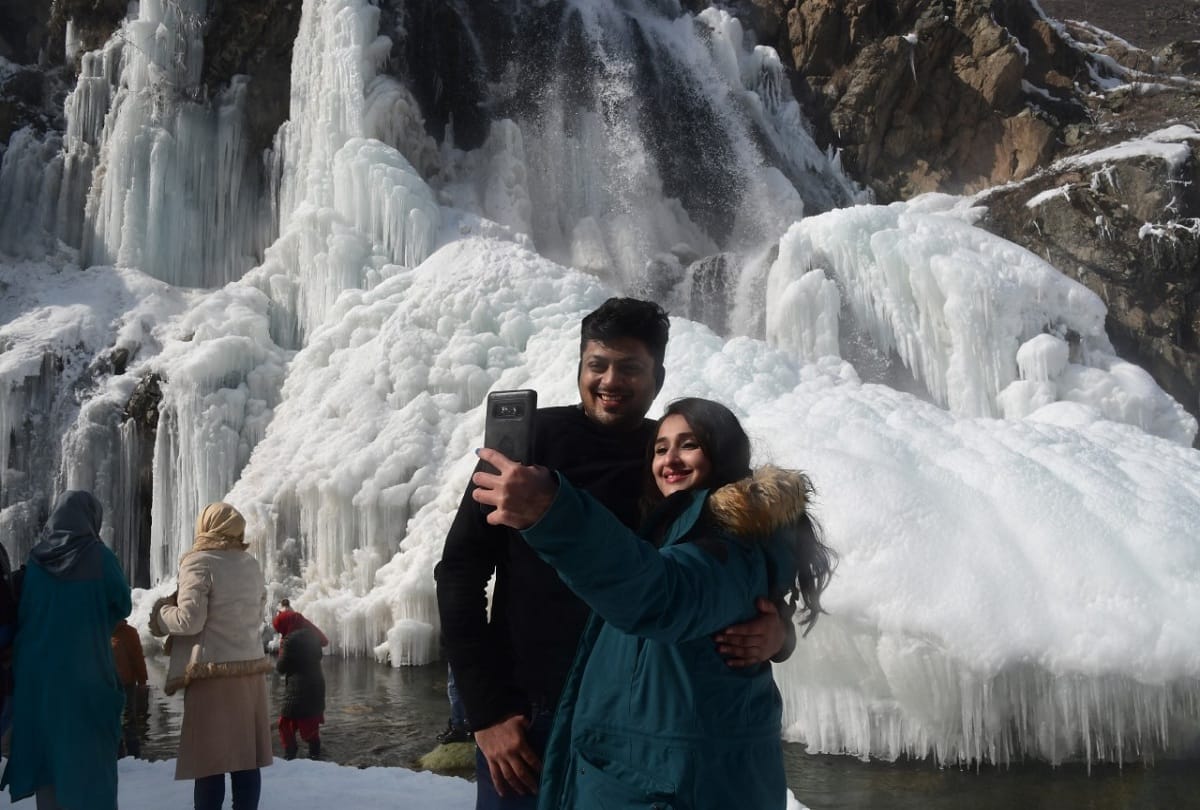 Weather Forecast Today Update in Jammu Kashmir Srinagar Freezes at minus 8.8 degree Lowest since 1991