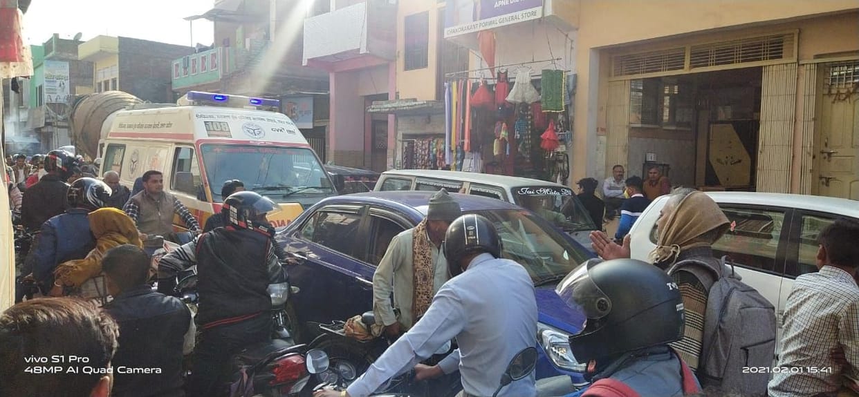Ambulance stuck in jam at railway crossing