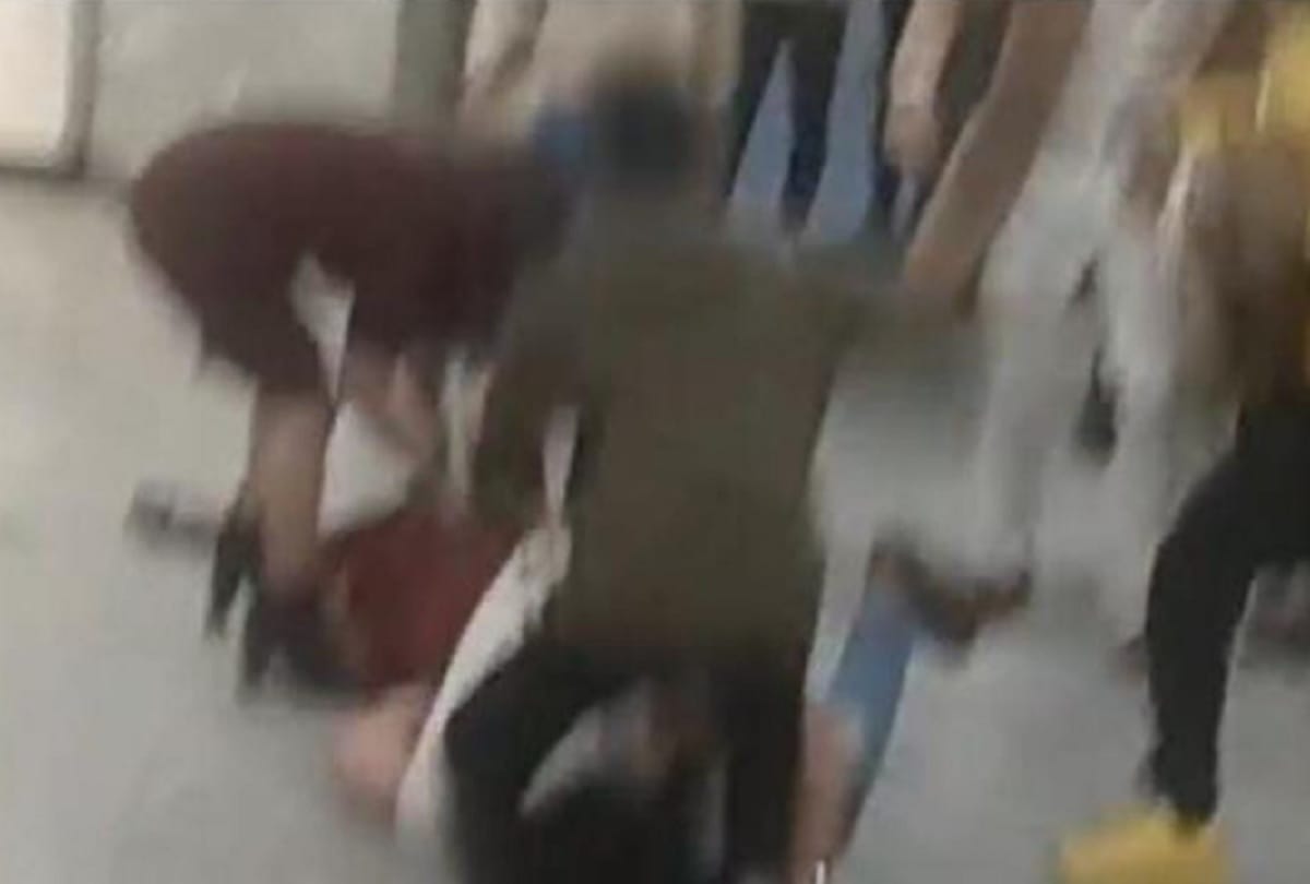 Lucknow news: Intoxicated youth and women fight in a bar goes viral 