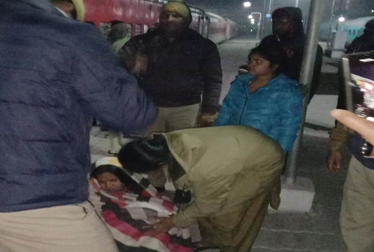 Woman gave birth to a child in a train