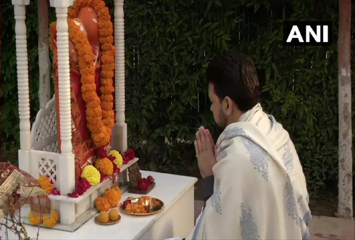 MoS Finance Anurag Thakur offers prayers ahead of the presentation of the Union Budget 2021