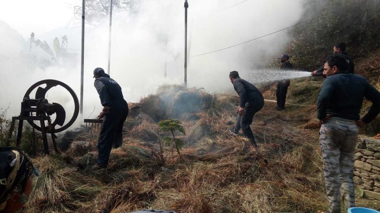 Two flames burnt by fire, houses narrowly escaped