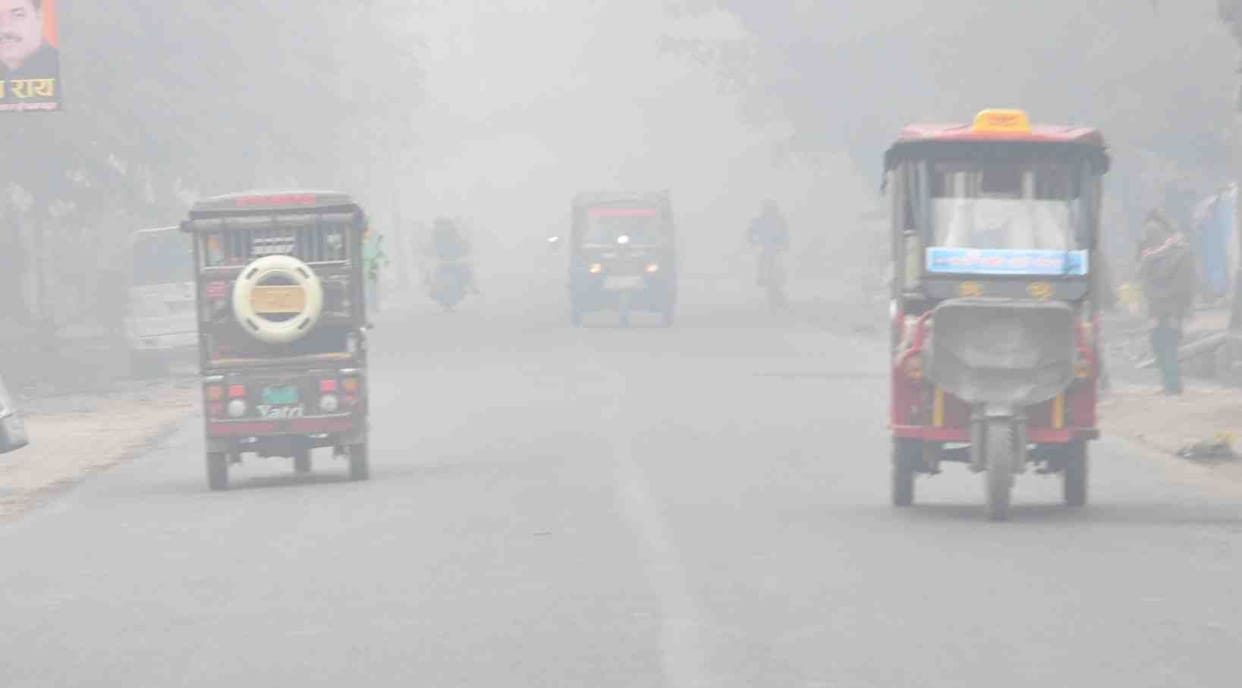 Cold wave continues, fog covered the sky