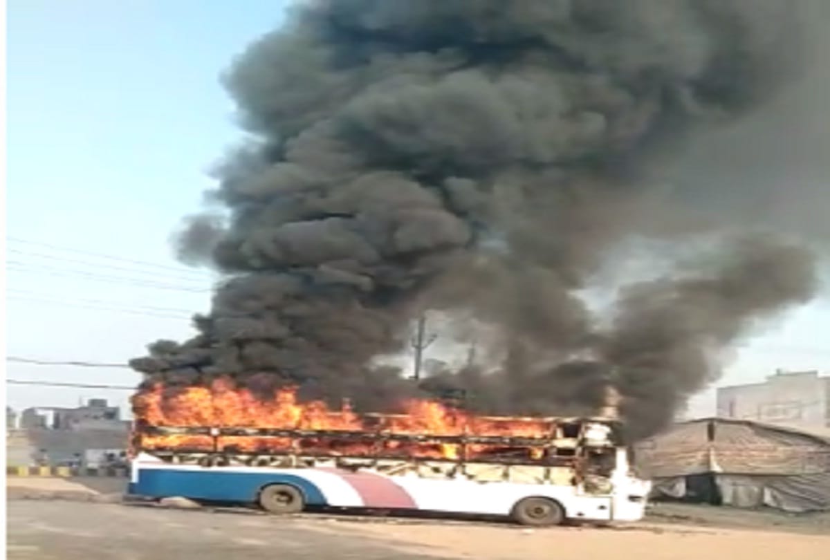 fire breaks out in roadways bus driver conductor saved life jumping
