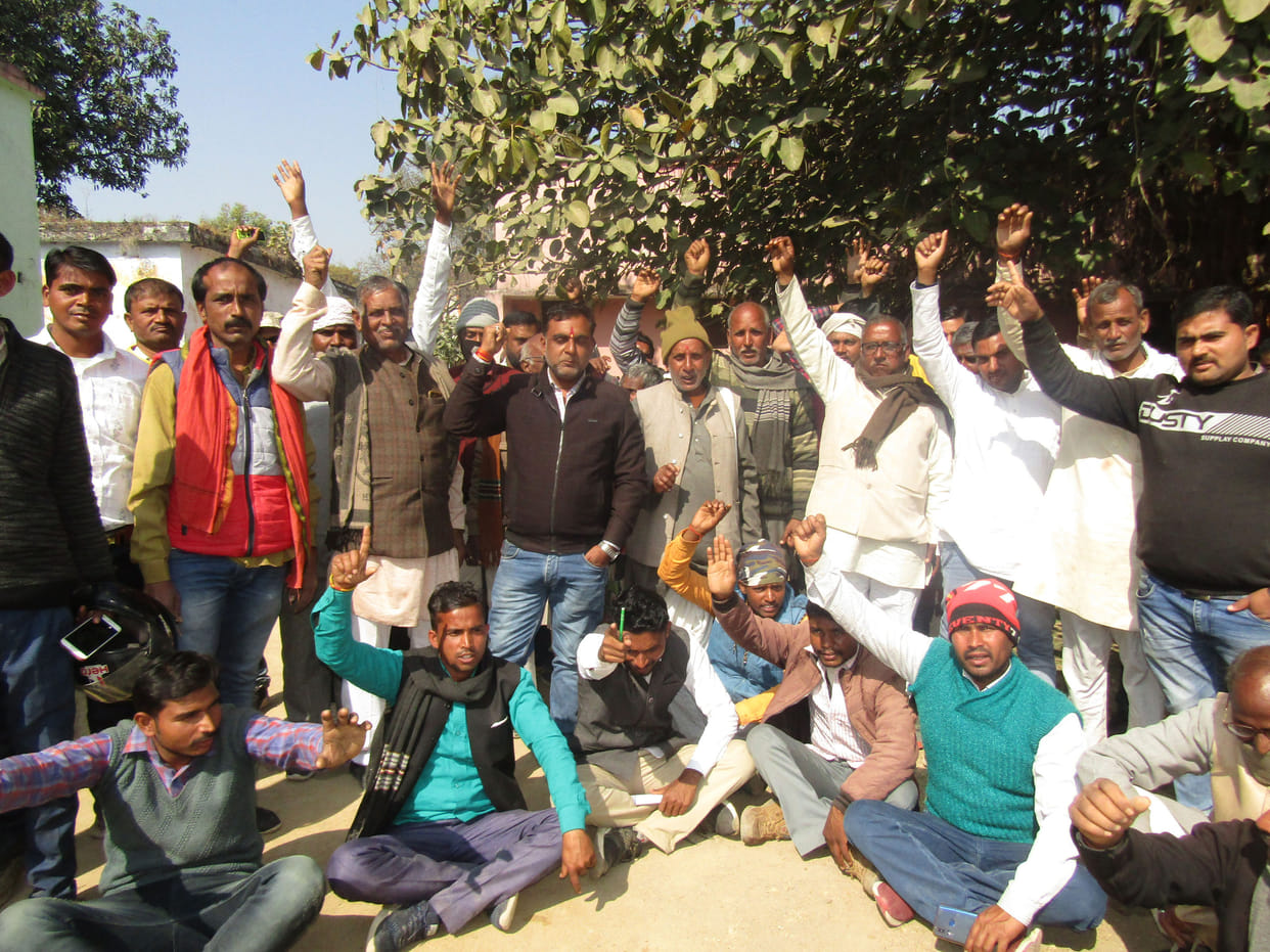 Farmers demonstrated at marketing office