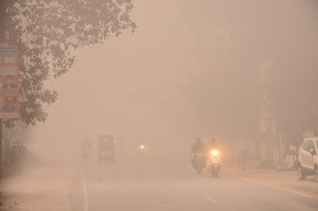 Heavy fog breaks the speed of vehicles